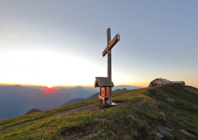 Sonnenaufgang am Berg