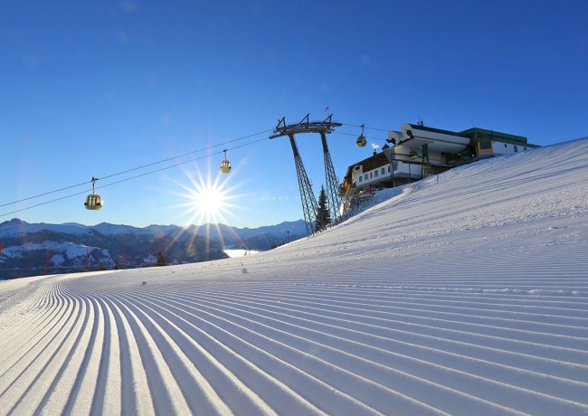 Ein perfekter Skitag erwartet alle Skifahrer und Snowboarder